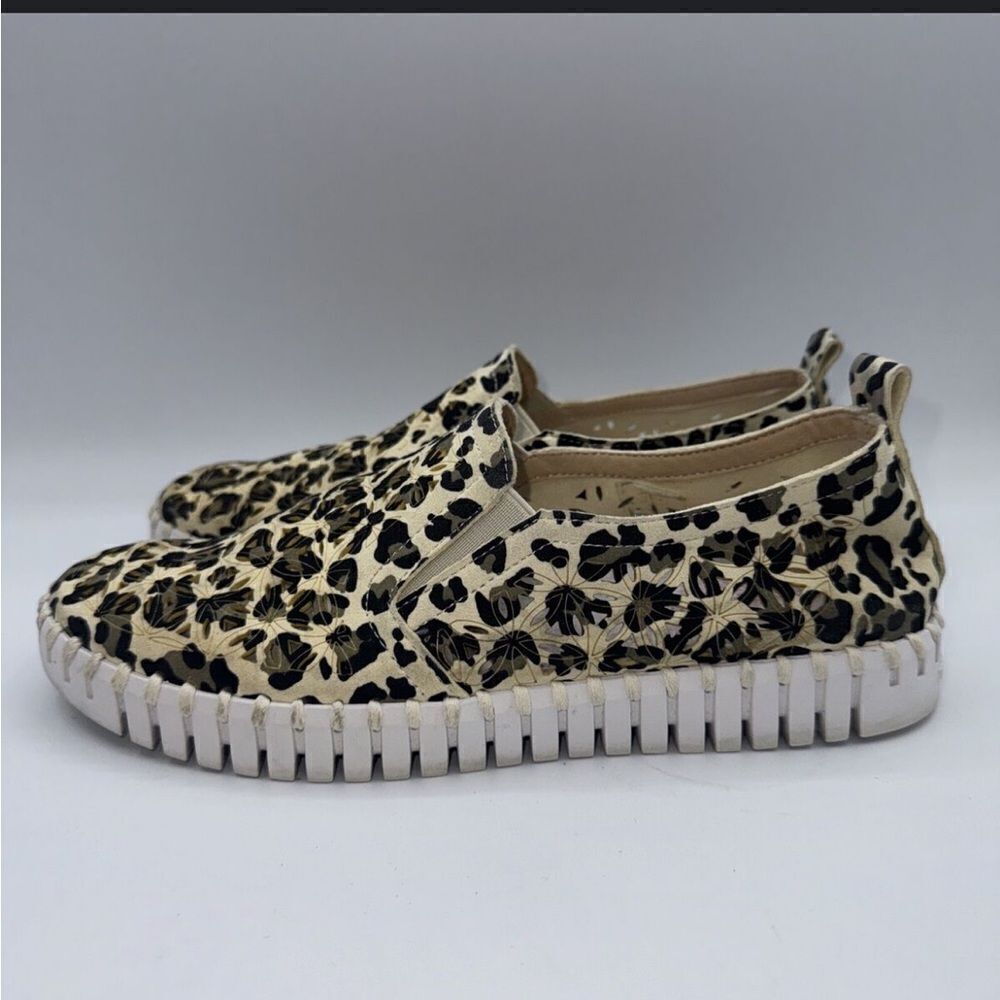 Isle Jacobsen Leopard Print Slip On Sneakers NWOB